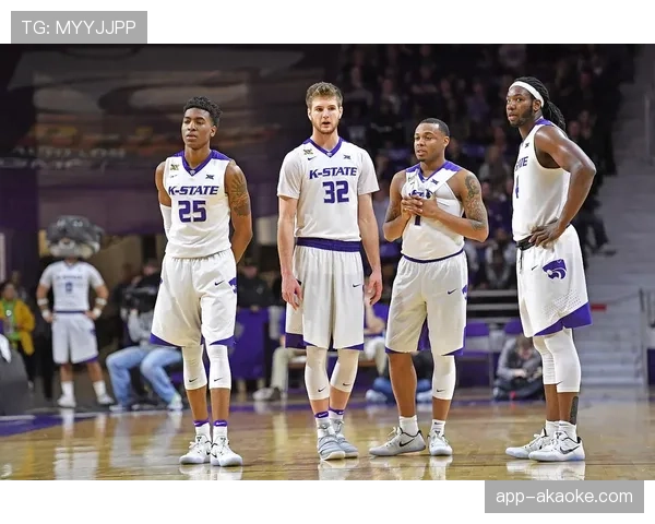 赛场花絮：马刺新秀中锋完成惊天隔扣，引爆主场球迷